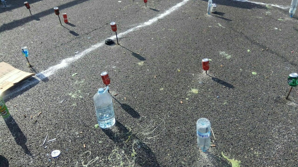 LluisPuigGordi's tweet photo. Noves formes d’art contemporani ? Funcionalitat i reciclatge ? Context: L’AP7 a La Jonquera. https://t.co/9Hg55qx0Jg