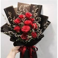 Chúc Mừng 20-10

Mùng tám rồi đến hai mươi
Các bà các chị tươi cười như hoa
Đàn ông rửa bát quét nhà
Dọn dẹp trên dưới pha trà giúp cô
Xong xuôi chuẩn bị mua đồ
Phấn son váy đẹp đồng hồ ai phôn…
Ai mà không có liệu hồn nghe hôn

thegioibacdan.vn
_ST_