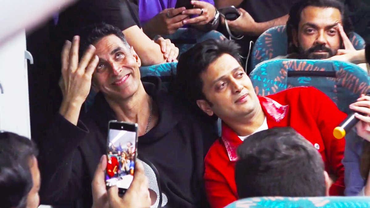 Secretmediahker's tweet photo. Akshay Kumar And Riteish Deshmukh Lovely Jodi #Akshaykumar #Riteishdeshmukh #Housefull4 #Housefull4Express https://t.co/Ip4IYPypwY