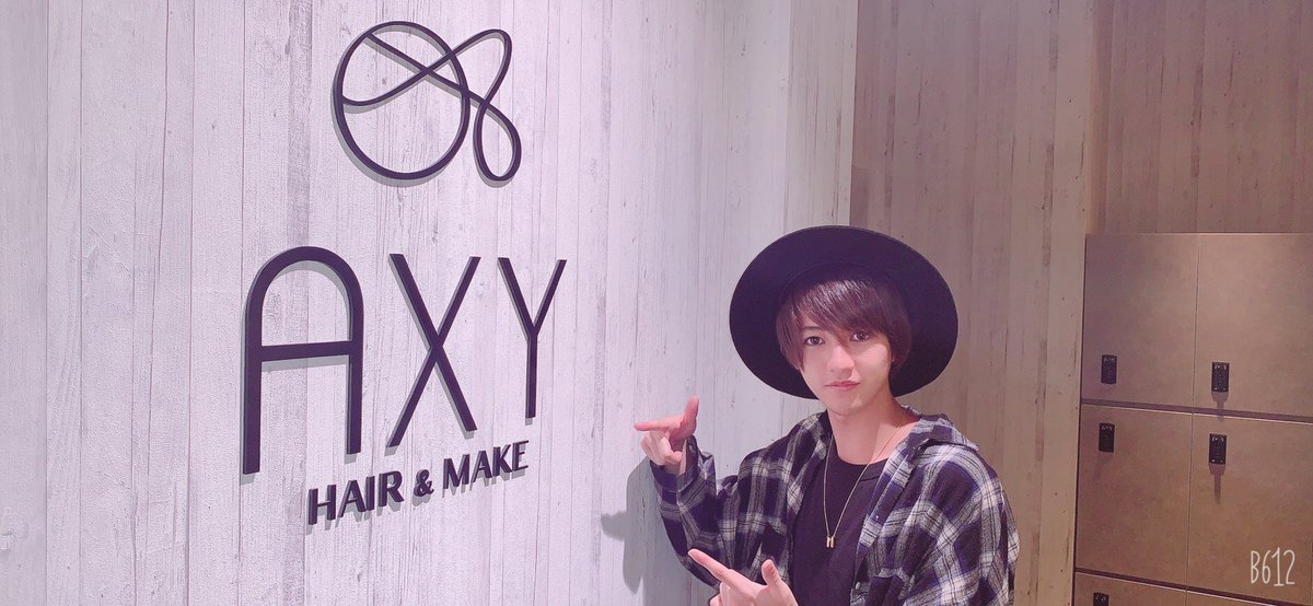 HOST_TV's tweet photo. AAAで不動のNo.1✨を誇る、蓮幹部補佐の営業後に密着させていただきました📷🌈
美容にとことんこだわる😳彼の美容ルーティーンや、ホストに転身するまでのこれまでの人生など、プライベートを赤裸々に語っていただきました‼️
愛嬌たっぷり💓の一面をぜひお見逃しなく💓
#ホストTV https://t.co/5PhY6QRxPn