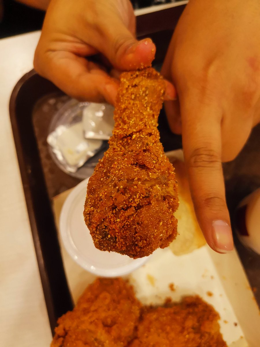 mibstwitt's tweet photo. Ni sedap hingga menjilat jari memang kenalah ngam besar jari kan @KFCmalaysia https://t.co/4kvKKolv01