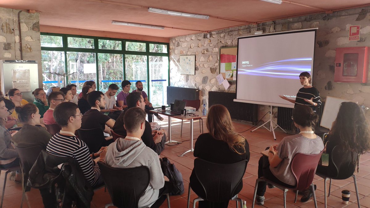 trianglejove's tweet photo. Continuem amb les taules de treball sobre #ModelsdeProduccióiConsum amb @MeritxellEsquirolSalom d'@ESFIllesBalears i #DefensadelTerritori amb @MacuFérrizMurillo de @IniciativaCTIB
#SomElPresent #CuidemElFutur #XXITrobadaTriangle https://t.co/hWFgmIQpUf