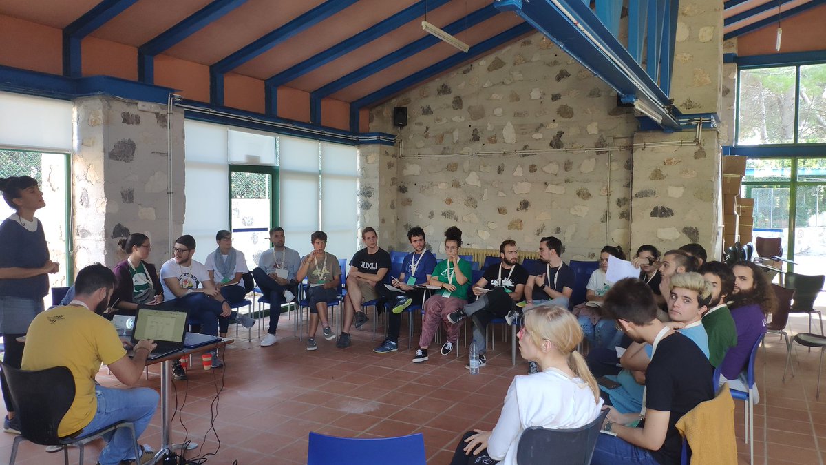 trianglejove's tweet photo. Continuem amb les taules de treball sobre #ModelsdeProduccióiConsum amb @MeritxellEsquirolSalom d'@ESFIllesBalears i #DefensadelTerritori amb @MacuFérrizMurillo de @IniciativaCTIB
#SomElPresent #CuidemElFutur #XXITrobadaTriangle https://t.co/hWFgmIQpUf
