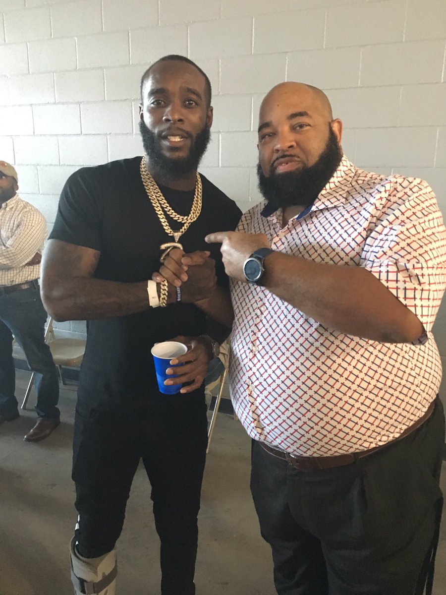 CoachesAV's tweet photo. @CoachesAV CEO @scwallace615 with @Redskins cornerback @drc_41 Wonder if they talked about #CAV 2020? #CatchTheMovement https://t.co/lMvaOq2yXY