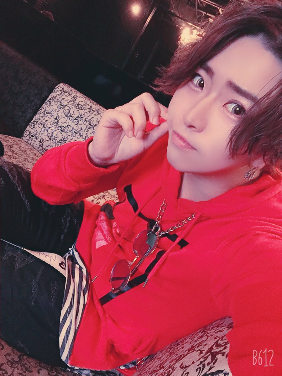 kaepyon0630's tweet photo. 本日はファーストカラーナイトとなっております😎✨
従業員一同赤コーデでご来店お待ちしてます🥺！

赤の服も着てみるものやね🤔🤔

#いいねください
#フォロワーさんのフォロワーさんと繋がりたい https://t.co/KC6Ha1CrGo