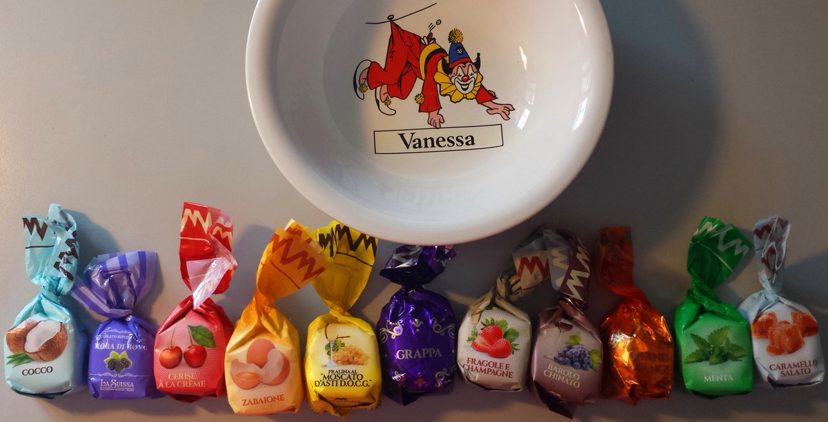 VanessaSantoni's tweet photo. #cuneesi assortiti 🥰🍬

#chocolate #comfortfood #foodporn

["Bon bon &amp; chocolate / Danieli", Trieste] https://t.co/SXAwQ1Dbli