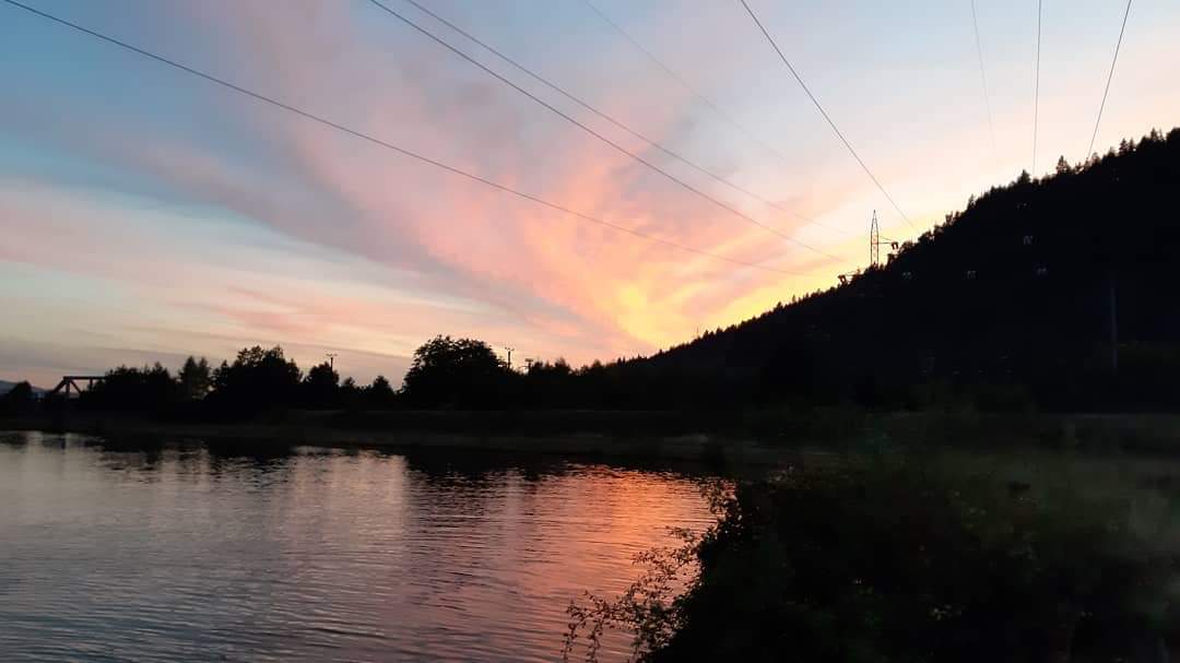 hikingisheaven's tweet photo. Abia aşteptam toamna cu plimbările ei liniştite, colorate şi mirosind a fum
#hikingisheaven #toamna #autumnvibes #autumnhike #autumn #october #myfavoriteseason #myoctober #eveningwalk #sunsetcolors #sunset_pics #picoftheday #instapic #naturelover #naturephotography #naturelovers https://t.co/bIMdPJB7Uq