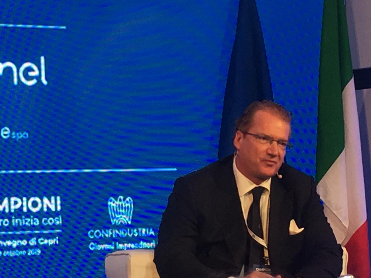 MicheleDaCol's tweet photo. Binello @QuadrivioGroup a #Capri19 #Campioni: le #PMI hanno bisogno di #capitali #competenze e #partner che siano di per sé #internazionali (es. #banche, ecc...) - @WeGiSud @GIConfindustria https://t.co/4DGdGtK1eY