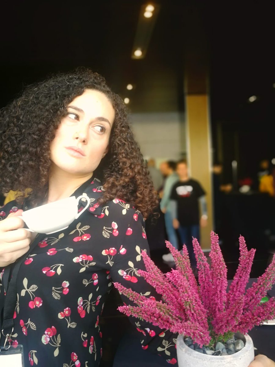 lucidee's tweet photo. Aquí de #boluyuno intenso en el #emo19 ☕🥐 https://t.co/sb2fTDsr0b