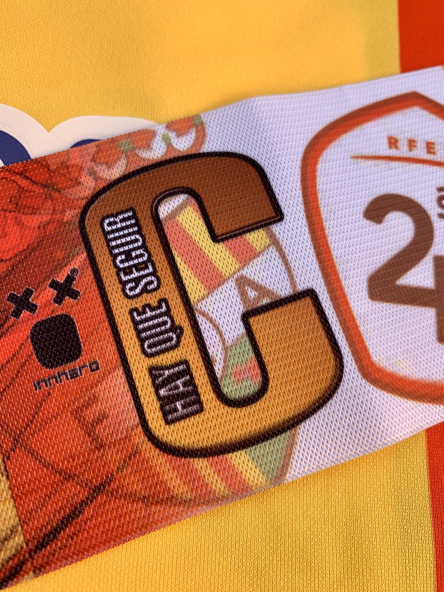 GolSolidariAnd's tweet image. Una temporada més el @fcandorra  🇦🇩⚽️🔝, amb tots els seus equips, lluirà el nostre braçalet solidari @Innhero_wear amb el record d’Emili Vicente “HAY QUE SEGUIR”, gràcies als capis @FedeBessone @LudoClemente10 @ruben_bover 😉👏🏻👏🏻 #fcandorra #andorra #2aB #roadtochampions