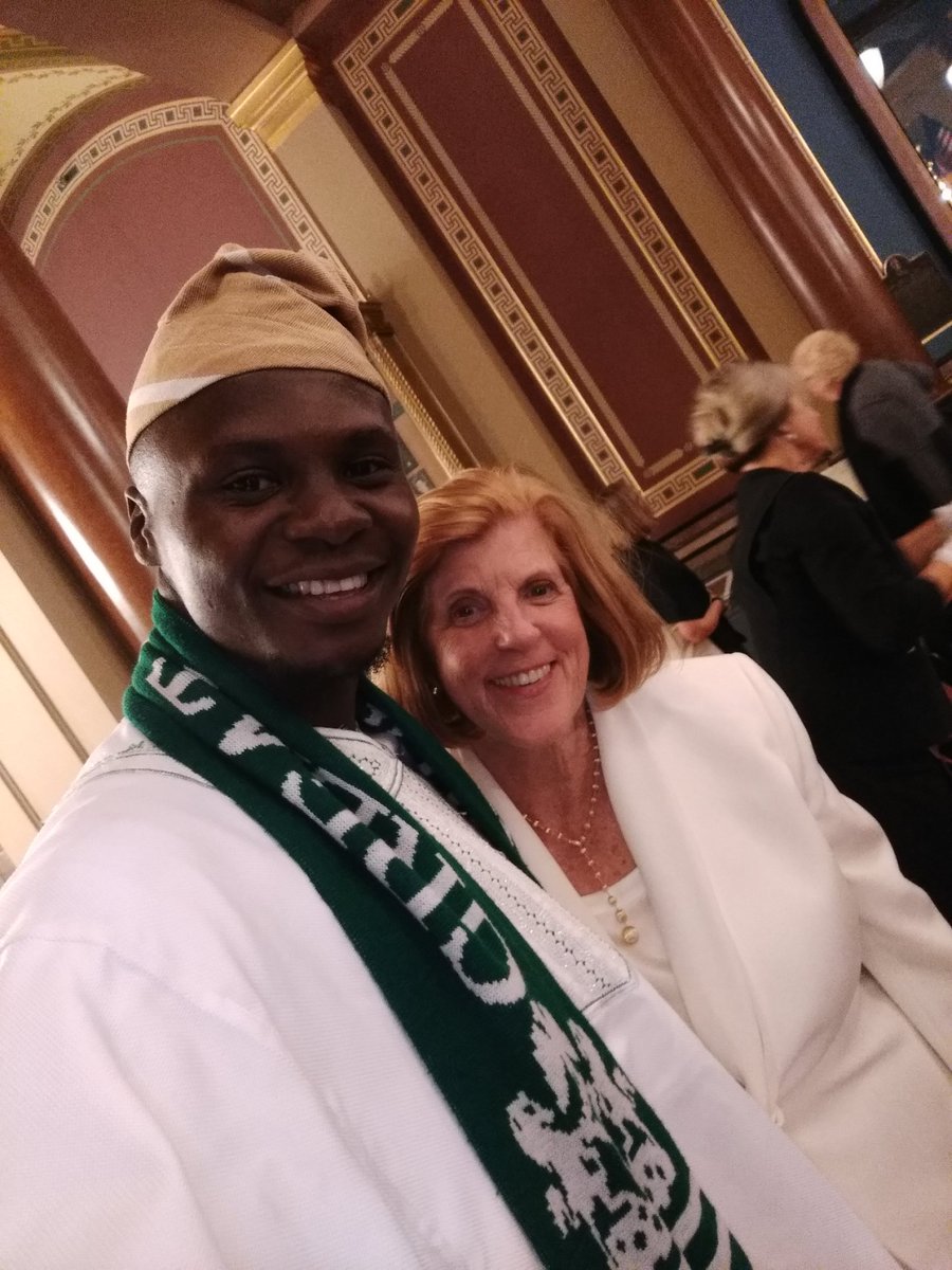 🤝🌽 MEET & GREET 🌽🤝

Pleasure to meet with Jeanie Borlaug-Laube, the daughter of Dr Norman E. Borlaug.

Jeanie told me during our chat 'I like your dress and with your passion for Agriculture, my Father, Dr Borlaug will be very proud of you'

☃️ What a moment! ⛄

#FoodPrize19