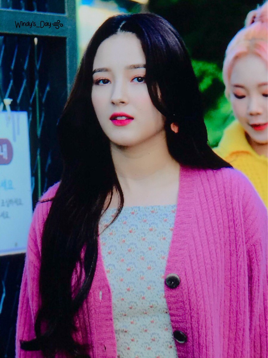 Windys_Day's tweet photo. 191019 뽀로로 버스킹 출근 프리뷰
울언니 공주 🤭

#낸시 #그루 #모모랜드 https://t.co/yDBZAgrnld
