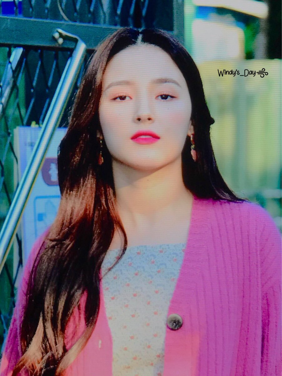 Windys_Day's tweet photo. 191019 뽀로로 버스킹 출근 프리뷰
울언니 공주 🤭

#낸시 #그루 #모모랜드 https://t.co/yDBZAgrnld