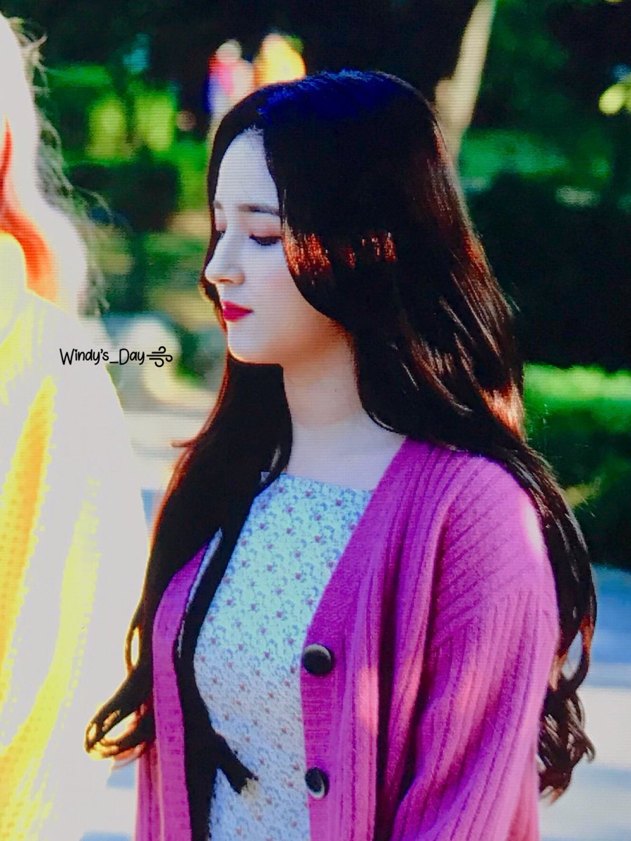 Windys_Day's tweet photo. 191019 뽀로로 버스킹 출근 프리뷰
울언니 공주 🤭

#낸시 #그루 #모모랜드 https://t.co/yDBZAgrnld