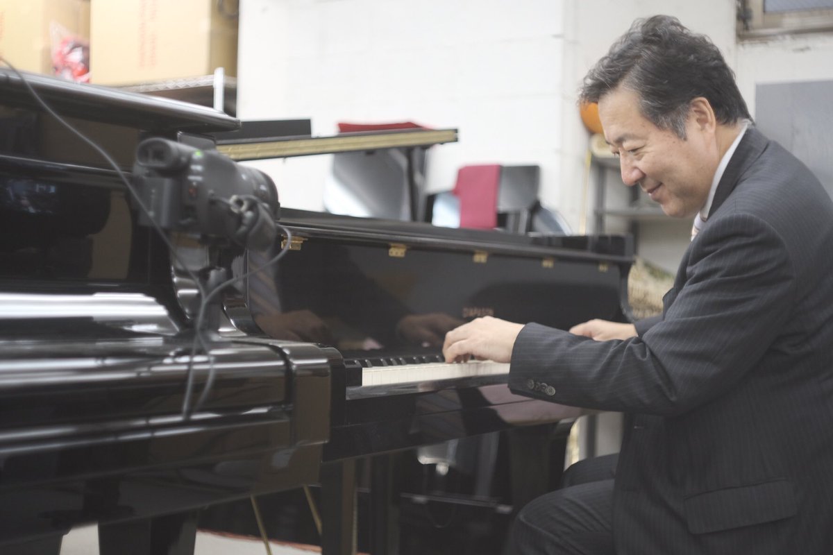 pianoya_kyoto's tweet photo. 動画撮影中の様子。良い音のピアノで社長もとても楽しそうに弾いております♪
#ディアパソンピアノ #210D https://t.co/m1pOJ4are4