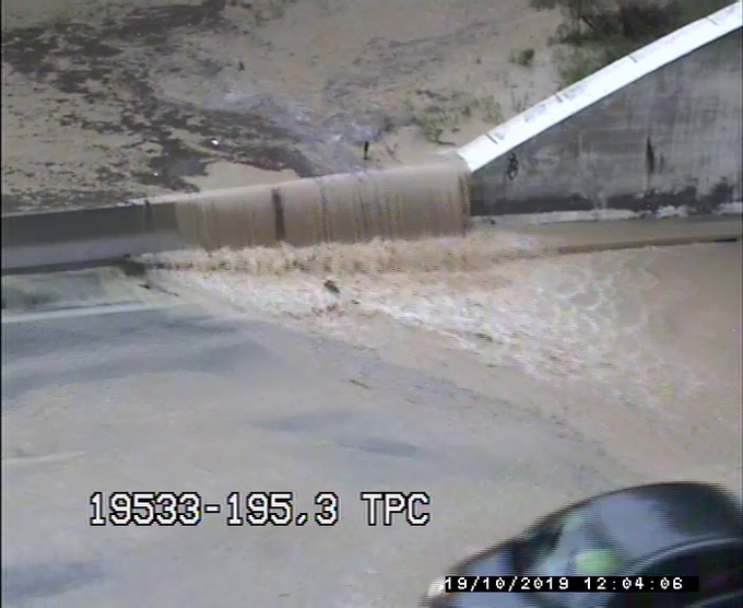 19/10/2019: 12h10 : direction Aix après sortie 54 Nice-Nord, suite aux fortes pluies la chaussée est inondée sortie du tunnel de Pessicart, 1/3 voies circulées, soyez vigilants en arrivant dans cette zone. #A8 #InfoTrafic @Radio1077