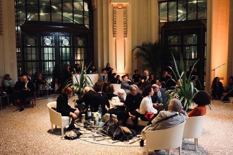 aicafrance's tweet photo. Merci aux critiques, galeristes et artistes venus nombreux à notre 2ème rencontre aléatoire, le vendredi 18 octobre à la FIAC. Votre présence a contribué à l’ambiance chaleureuse, aux échanges constructifs, et à la parole forte qui a pu circuler librement.

📸 © Hélène Langlois https://t.co/qlnkmCX6pX