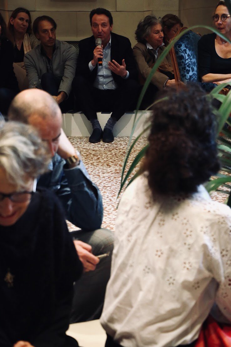 aicafrance's tweet photo. Merci aux critiques, galeristes et artistes venus nombreux à notre 2ème rencontre aléatoire, le vendredi 18 octobre à la FIAC. Votre présence a contribué à l’ambiance chaleureuse, aux échanges constructifs, et à la parole forte qui a pu circuler librement.

📸 © Hélène Langlois https://t.co/qlnkmCX6pX