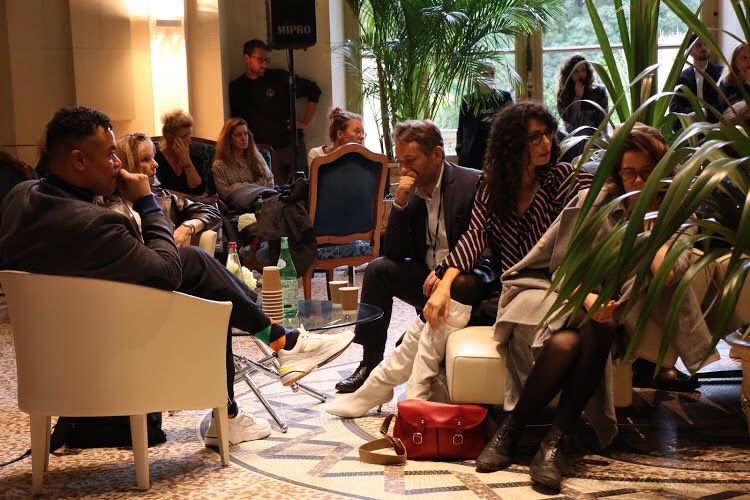 Merci aux critiques, galeristes et artistes venus nombreux à notre 2ème rencontre aléatoire, le vendredi 18 octobre à la FIAC. Votre présence a contribué à l’ambiance chaleureuse, aux échanges constructifs, et à la parole forte qui a pu circuler librement.

📸 © Hélène Langlois