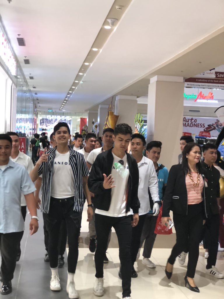 KaibiganOFC's tweet photo. Hanford meet and greet in Bacolod. Kaibigan, right? #kaibigan #kaibiganmovie #perkinspired #hanfordph #hanford https://t.co/yVv0HRxYHy