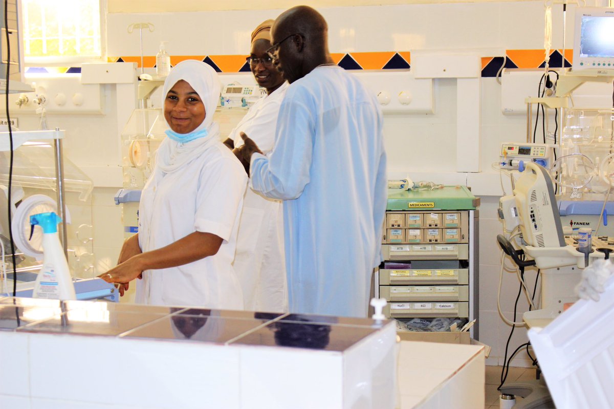 CarrereFlorence's tweet photo. [#Solimed] À Dakar, au Sénégal🇸🇳, pour la remise de matériel médical et formation à son utilisation par l’équipe #AXAPartners, #AXASénégal à l’hôpital pour enfants Albert Royer. #CorporateResponsibility https://t.co/6rtOCtUY9q