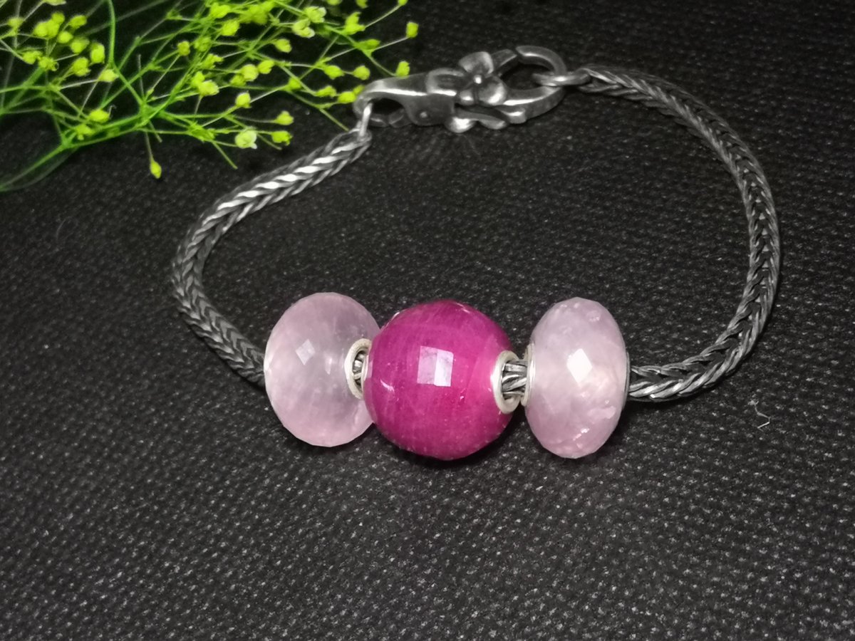 alicesmith_as's tweet photo. The colours of round ruby and rose quartz beads are sooo shine. They give me sooo happy feeling.
#ampearlbeads #ruby #roundbead #rosequartz #pinkquartz #quartzcrystal #trollbeadsbracelet #thanksgiving #handmadejewelry #weddinggifts https://t.co/eJFIz9Krid