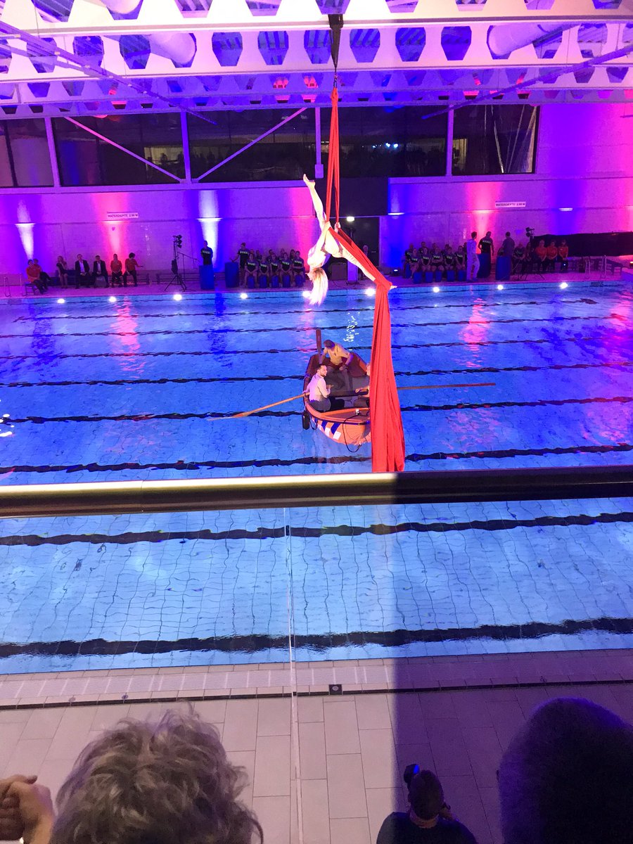 evoosterhout's tweet photo. Spectaculaire opening van Aquarena, het mooiste zwembad van Noord-Nederland. #Emmen https://t.co/3eKwOybyyR
