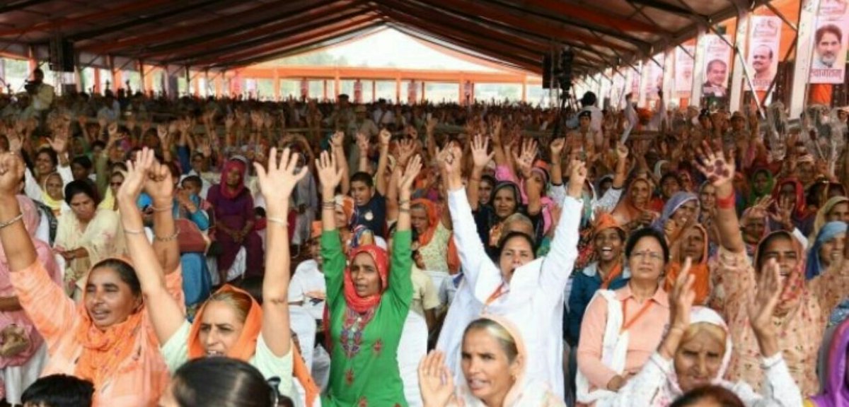 Vikramarjuna1's tweet photo. Both Maharashtra &amp; Haryana have chosen NDA!! The enthusiasm and energy of the crowd in every sri @narendramodi jis rally is enough to tell the story!! #BJPWinningMaharashtra #BJPWinningHaryana  #BJPMahaSankalpPatra https://t.co/dsuvtImc0D