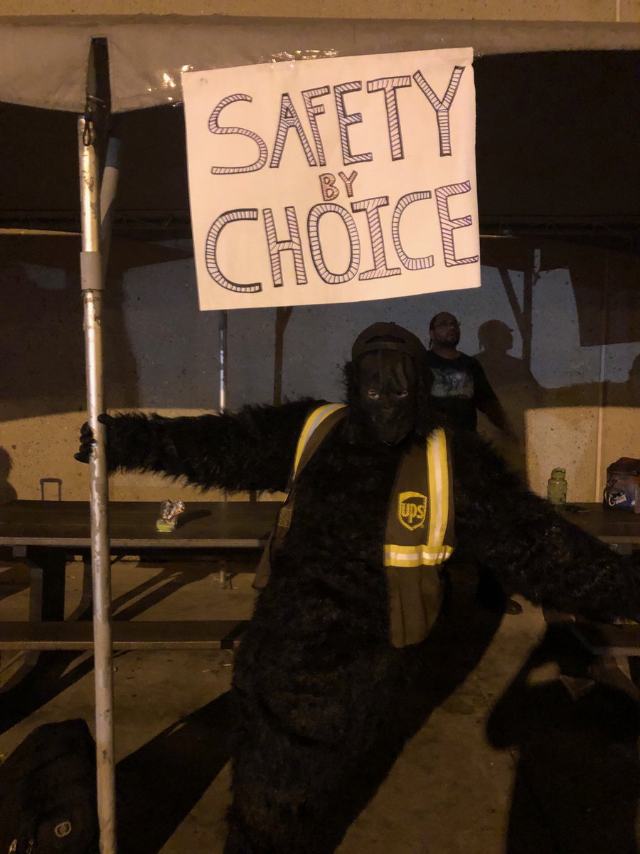 EhrhardtZak's tweet photo. Ontario Twilight Mascot Pep Rally! Meet our safety mascot Mr DOK!!#StayCalmHaveFun #bestmascot #SafetyPepRally 
@Jrindafernshaw.  @OntarioPMDiv @nick_iannacone2 @SoCalAnt_Rigual @hrbobby @melirere @HR_Christine https://t.co/4tsPaSDgSa