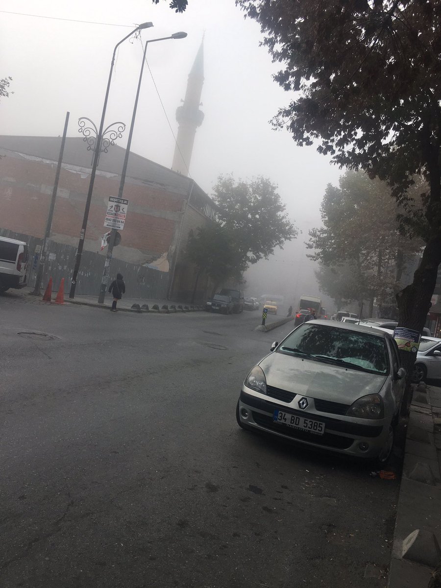İşe gittiğim yetmiyormuş gibi bir de hava sisli lobiye nerden dönüyorduk