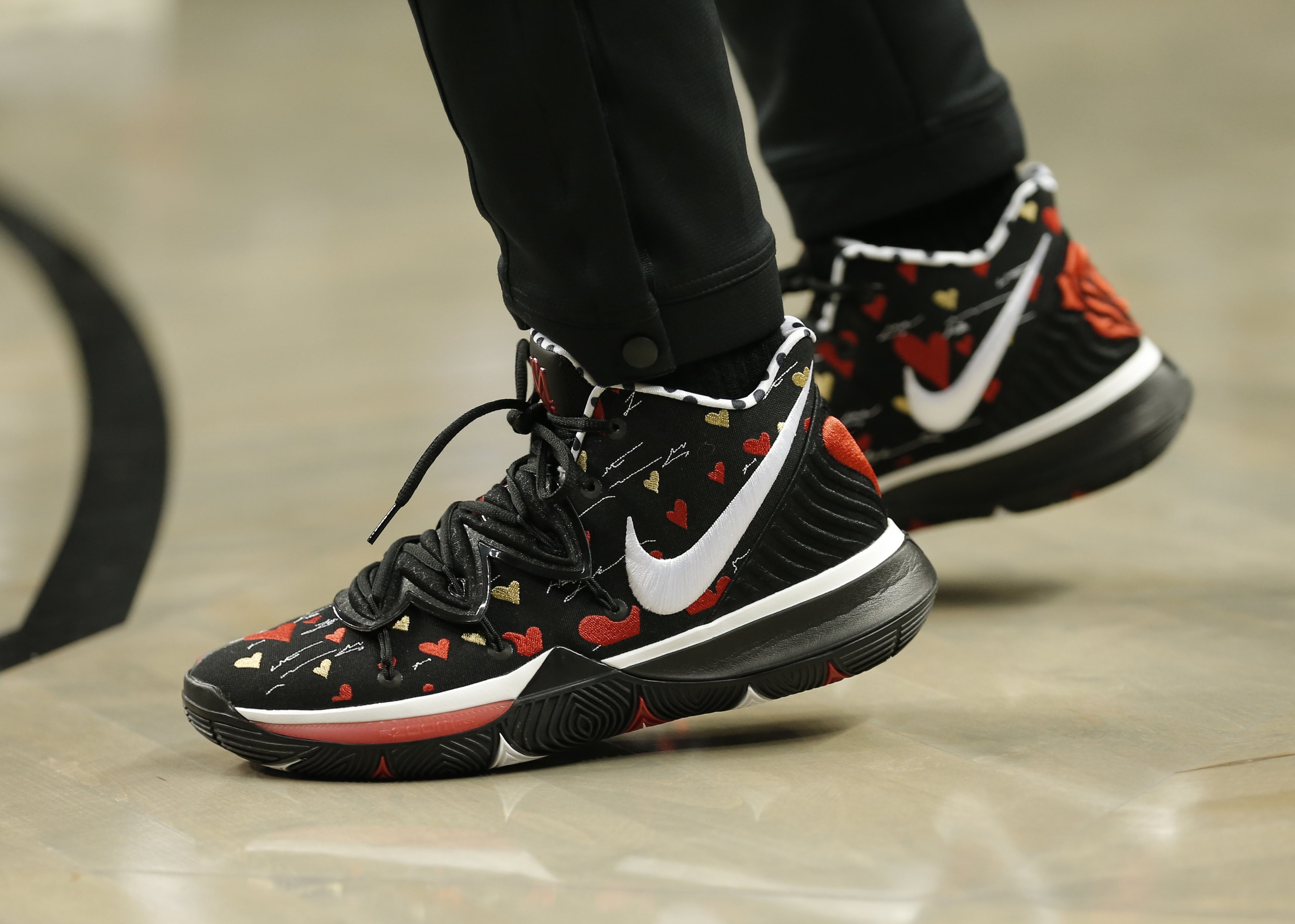 Nike kyrie 5 mom deals