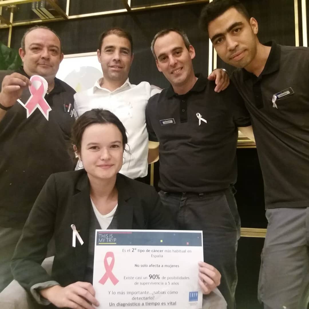 TrypAtocha's tweet photo. Este sábado 19 se celebra el día del cáncer de mama. Desde el @TrypAtocha queremos aportar nuestro granito de arena. Nos sumamos al Rosa.  Autoexploración para detectar. #UNADECADA8 #meliaspain #ContigoDamosLaCara  #sumatealrora @aecc_es https://t.co/n3EWNZyV3n