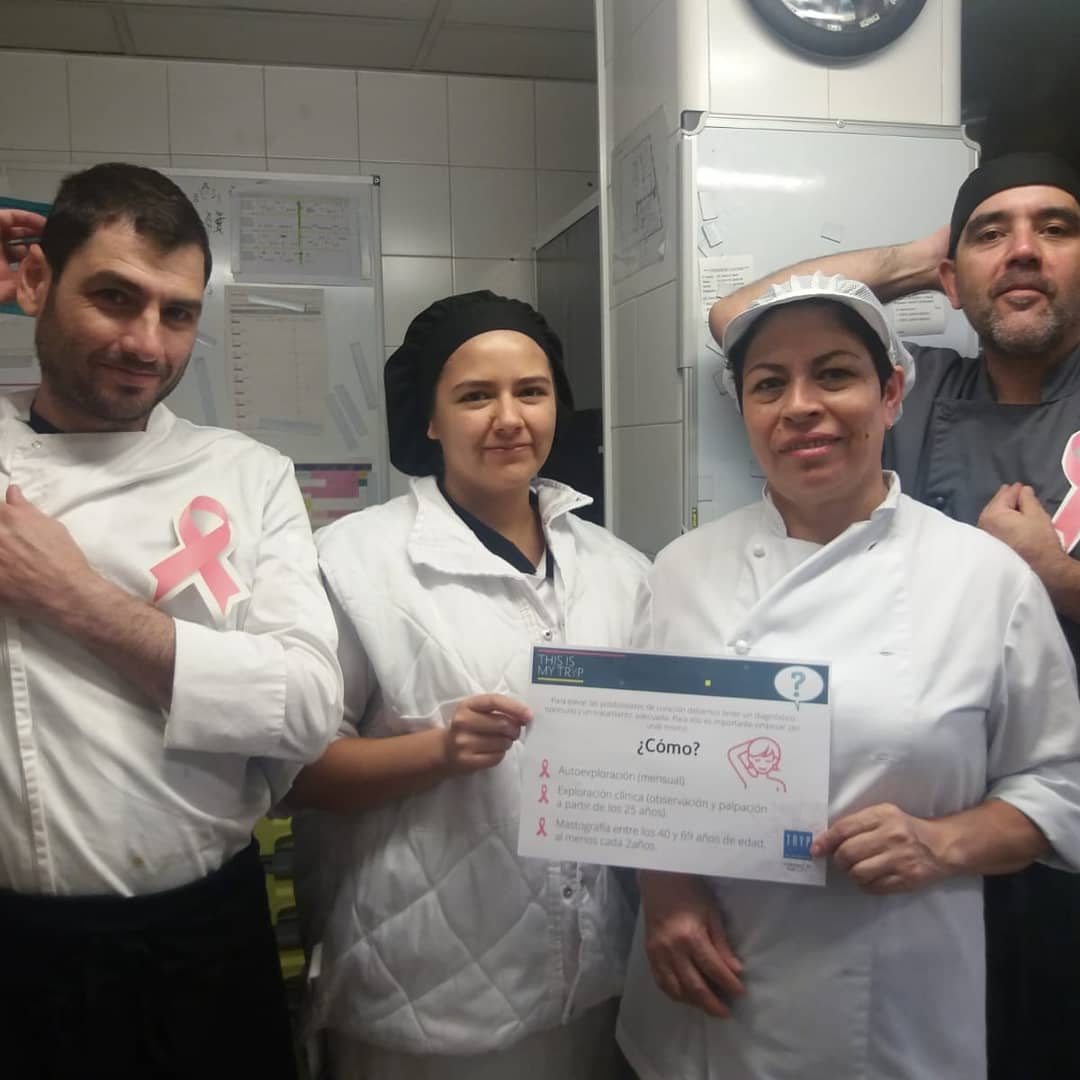 TrypAtocha's tweet photo. Este sábado 19 se celebra el día del cáncer de mama. Desde el @TrypAtocha queremos aportar nuestro granito de arena. Nos sumamos al Rosa.  Autoexploración para detectar. #UNADECADA8 #meliaspain #ContigoDamosLaCara  #sumatealrora @aecc_es https://t.co/n3EWNZyV3n