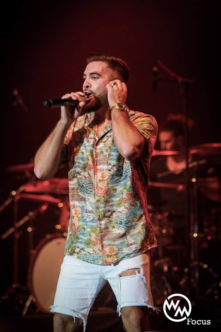 KendjiNewsPol's tweet photo. #Phitos z wczorajszego koncertu #Kendji w Nouméa via #Facebook WM FOCUS https://t.co/1A5FZb5bSl