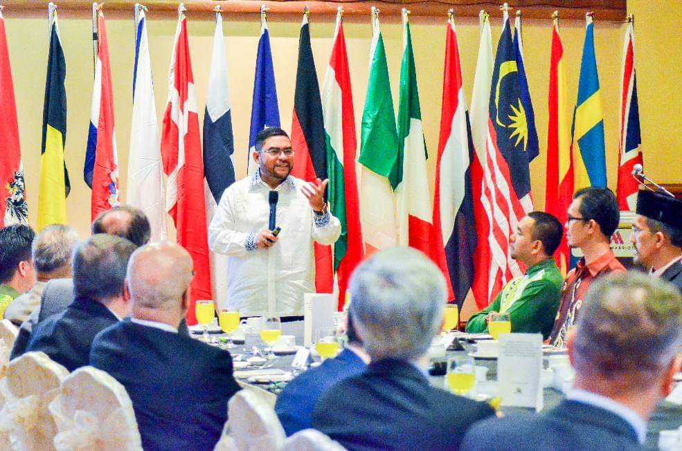 mujahidrawa's tweet photo. Building Peace is most difficult task, as it is an ongoing process, sharing it with others is just one of them. Tq EU ambassadors in Malaysia for sharing the passion for a compassionate world #compassionateislam https://t.co/ONEa0Z9pFK