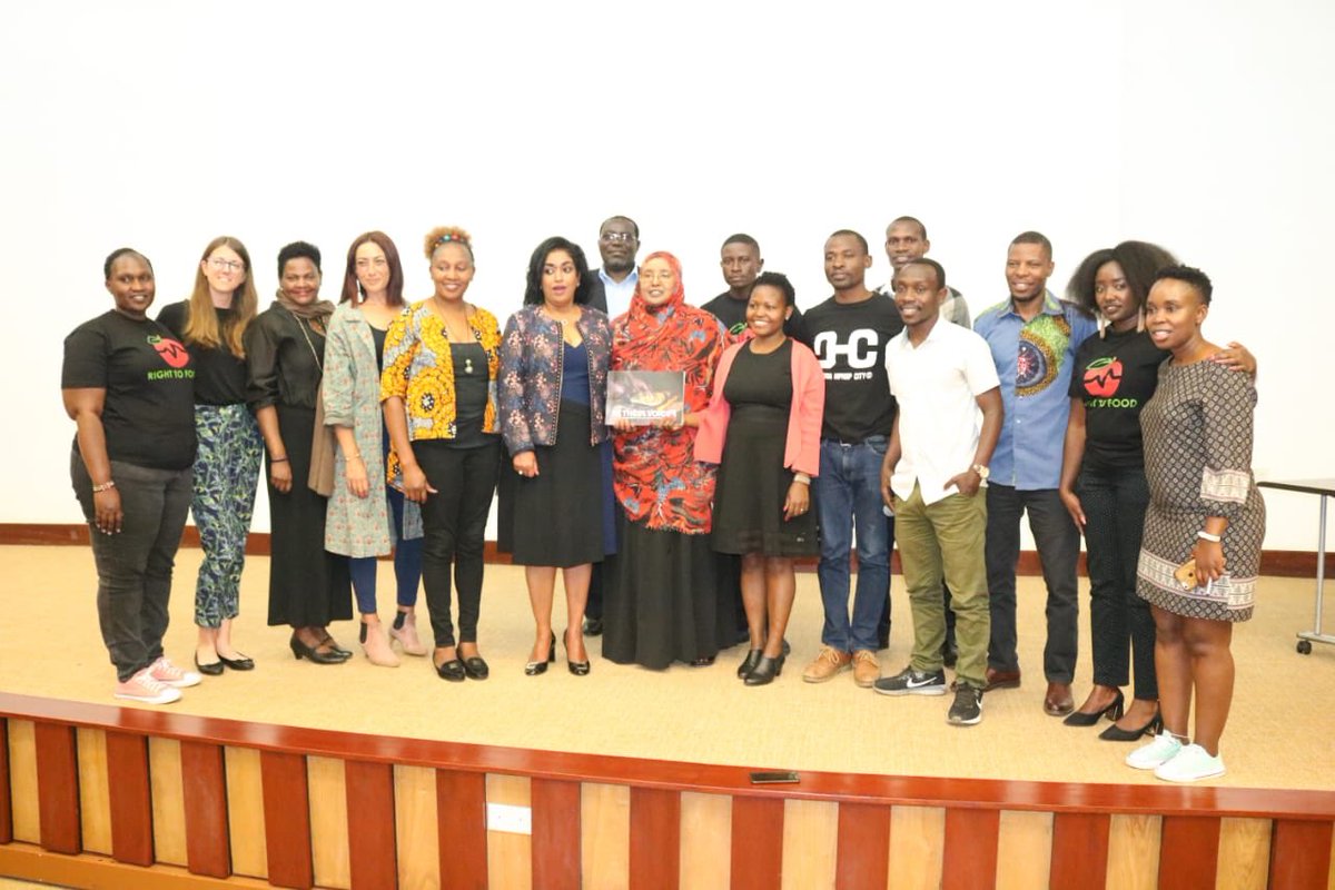 Thanks <a href="/EstherPassaris/">Esther Muthoni Passaris</a> for launching our creative book “In Their Voices: Lived Experienced With Food Insecurity Among The Urban Poor”. You’re our champion towards realization of #RightToFood 4 Kenyans &amp; #EndHunger by 2030. We call on all women Reps to join! <a href="/aphrc/">APHRC</a> @right_2_food