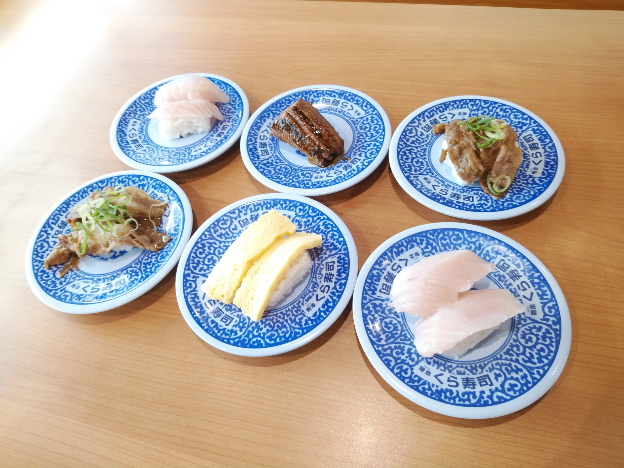 Cooltic 今日はくら寿司さんで昼めし お目当てのカルボナーラうどん スパらッティと見た目変わらんが おいしゅうございました M M 回転寿司 くら寿司 とろけるチーズカルボナーラうどん うな丼にぎり T Co New3dt2e4f Twitter