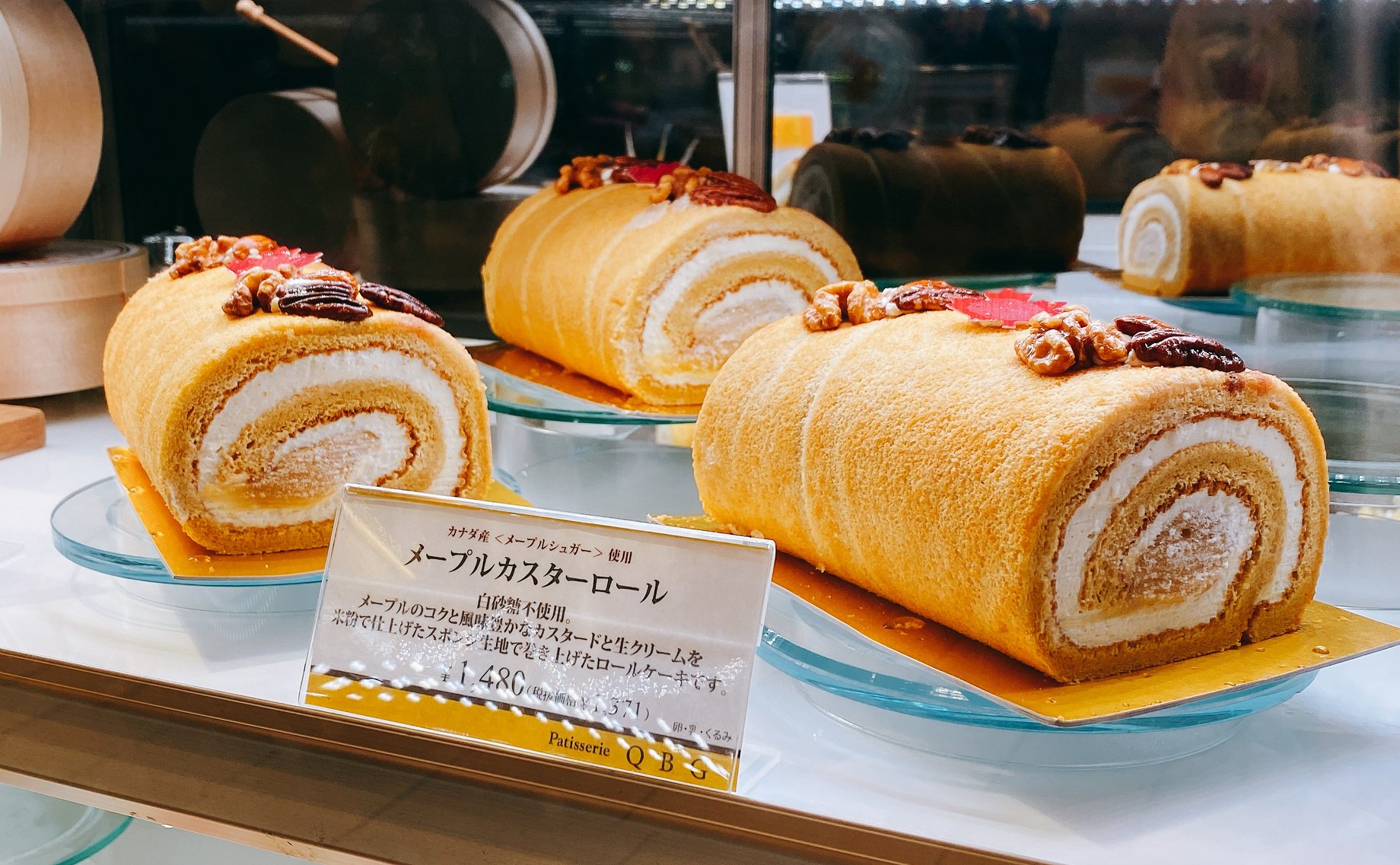 تويتر エキュート品川 على تويتر スイーツ 情報 メープルカスターロール 只今 パティスリーqbg にて 素材の良さが存分に堪能できるスイーツを販売中 メープルのコクと風味豊かなカスタードと生クリームを米粉で仕上げたスポンジ生地を巻き上げた