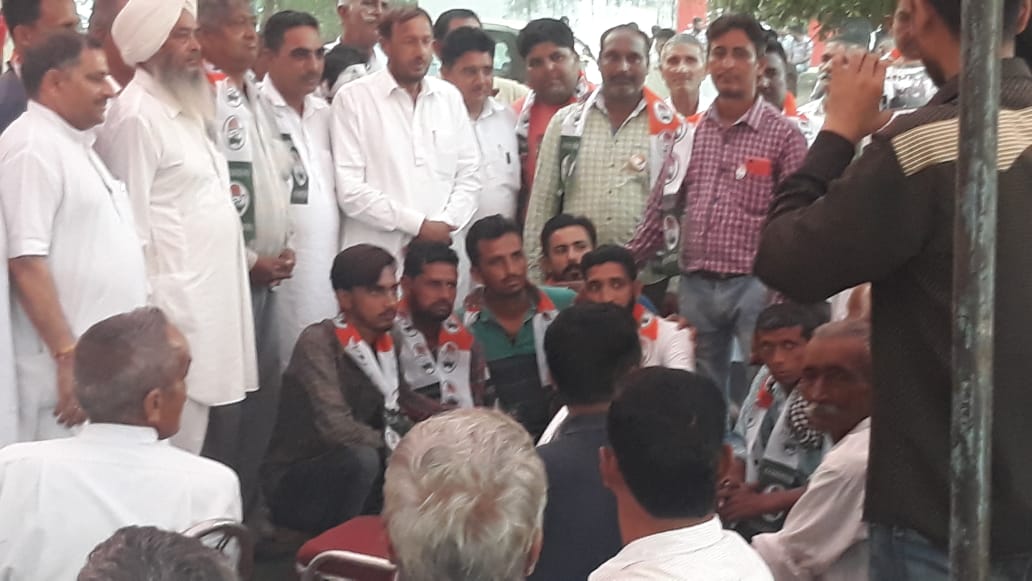 Pardeep Chaudhary (@pardeepforkalka) on Twitter photo कालका क्षेत्र में चुनाव प्रचार के दौरान लोगों का भरपूर समर्थन मिला, इसके लिए मै सबको धन्यवाद कहता हूँ और 21 तारीख को कांग्रेस के चुनाव चिन्ह पर बटन दबाकर जिताने का आग्रह करता हूँ।
<a href="/INCHaryana/">Haryana Congress</a> #HaryanaAssemblyPolls कालका क्षेत्र में चुनाव प्रचार के दौरान लोगों का भरपूर समर्थन मिला, इसके लिए मै सबको धन्यवाद कहता हूँ और 21 तारीख को कांग्रेस के चुनाव चिन्ह पर बटन दबाकर जिताने का आग्रह करता हूँ।
<a href="/INCHaryana/">Haryana Congress</a> #HaryanaAssemblyPolls