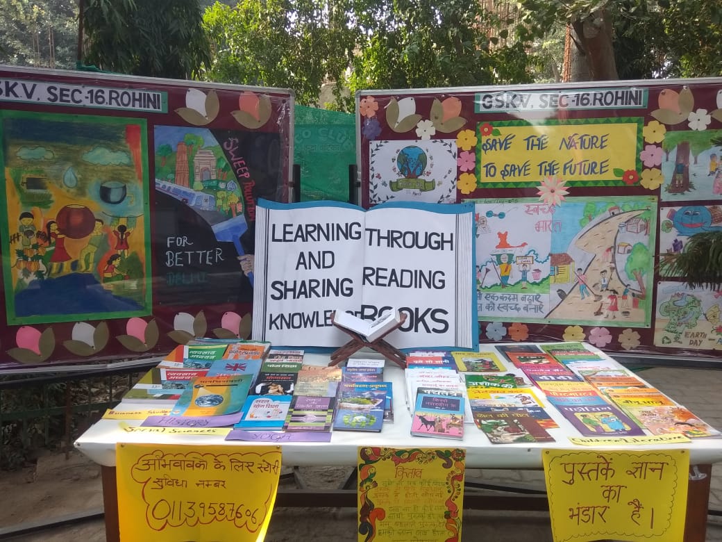 rupiiism's tweet photo. In #DelhiGovtSchools Libraries have been strengthened with numerous good books. A beautiful #LibraryMela organised at 1413070 Sec-16, Rohini to sensitize parents towards promoting the development of #ReadingSkills of their ward and to instill the 
joy of reading. #MegaPTMinDelhi https://t.co/2eiJRqxwxw
