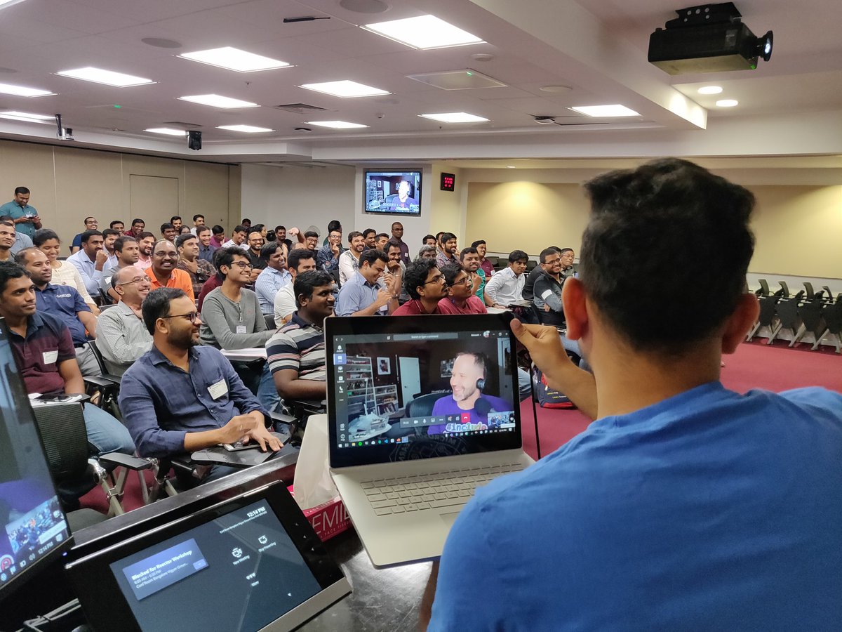 svswaminathan's tweet image. @nishanil adding a lot of value with @shanselman to the #dotnetconfblr event by #bdotnet :)