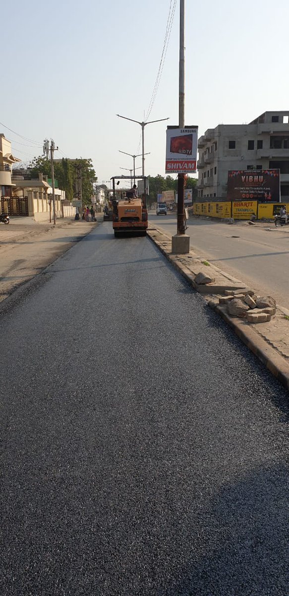 Resurfacing work at Shaktinagar road. @CollectorKutch <a href="/PrantAnjar/">SDM ANJAR</a>