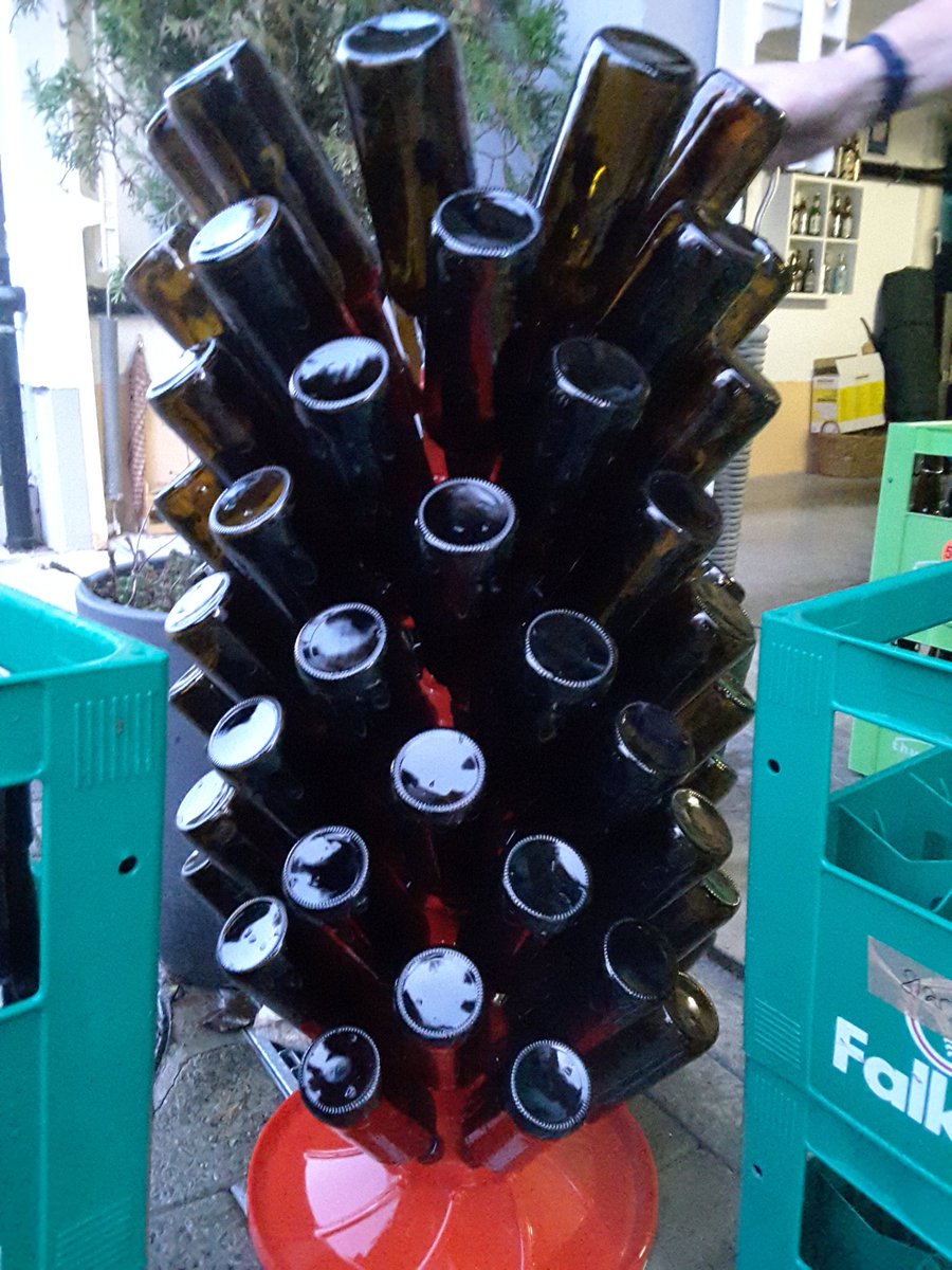 BrauZipf's tweet photo. Sud 72, Christmas Amber (gelber Punkt) in Bügelflaschen abfüllen #Zipfbraeu #zipfbräu #homebrew #garagebrew #bügelflaschen #flaschengärung https://t.co/2BQ3BwLC2J https://t.co/mafn7XJ7eq