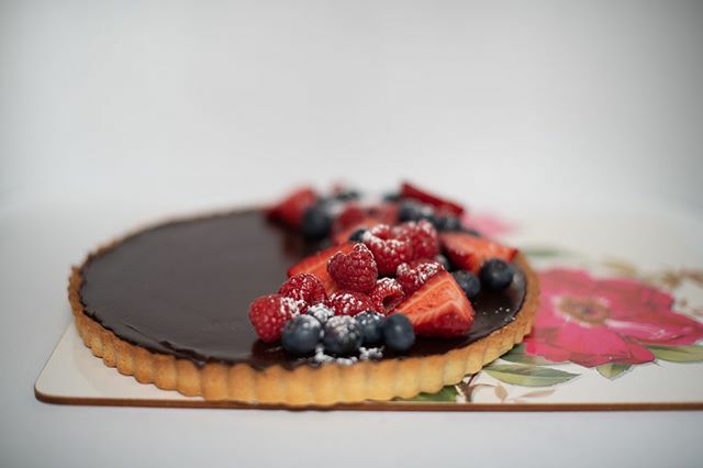kitchen_sandys's tweet photo. Guess what we’re cooking in our kitchen this morning

Chocolate tart recipe with sea salt
Serves 12

Ingredients:
375g shortcrust pastry
300ml double cream
2 teaspoons caster sugar
1 pinch of fine sea salt
50g unsalted butter
200g 70% dark chocolate
50ml… https://t.co/AFNi2xkSZR https://t.co/IKFTMmnmLv