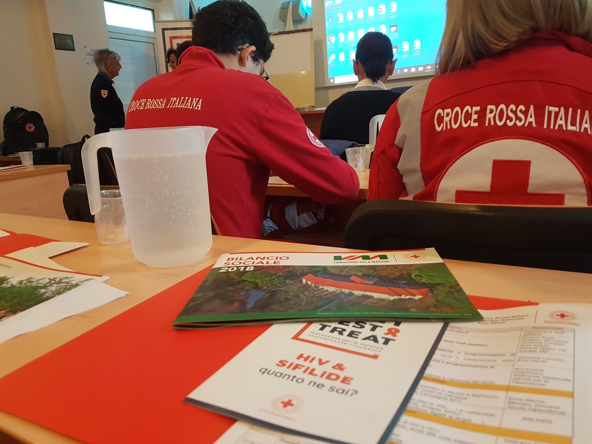Crispoltore's tweet photo. Riparte #MTT con la nuova formazione a Marina di Massa con #CroceRossa e @VillaMaraini. Prevenzione per le malattie sessualmente trasmissibili. #MeetTestTreat #CRIspoltore https://t.co/NwfRo0f2aF