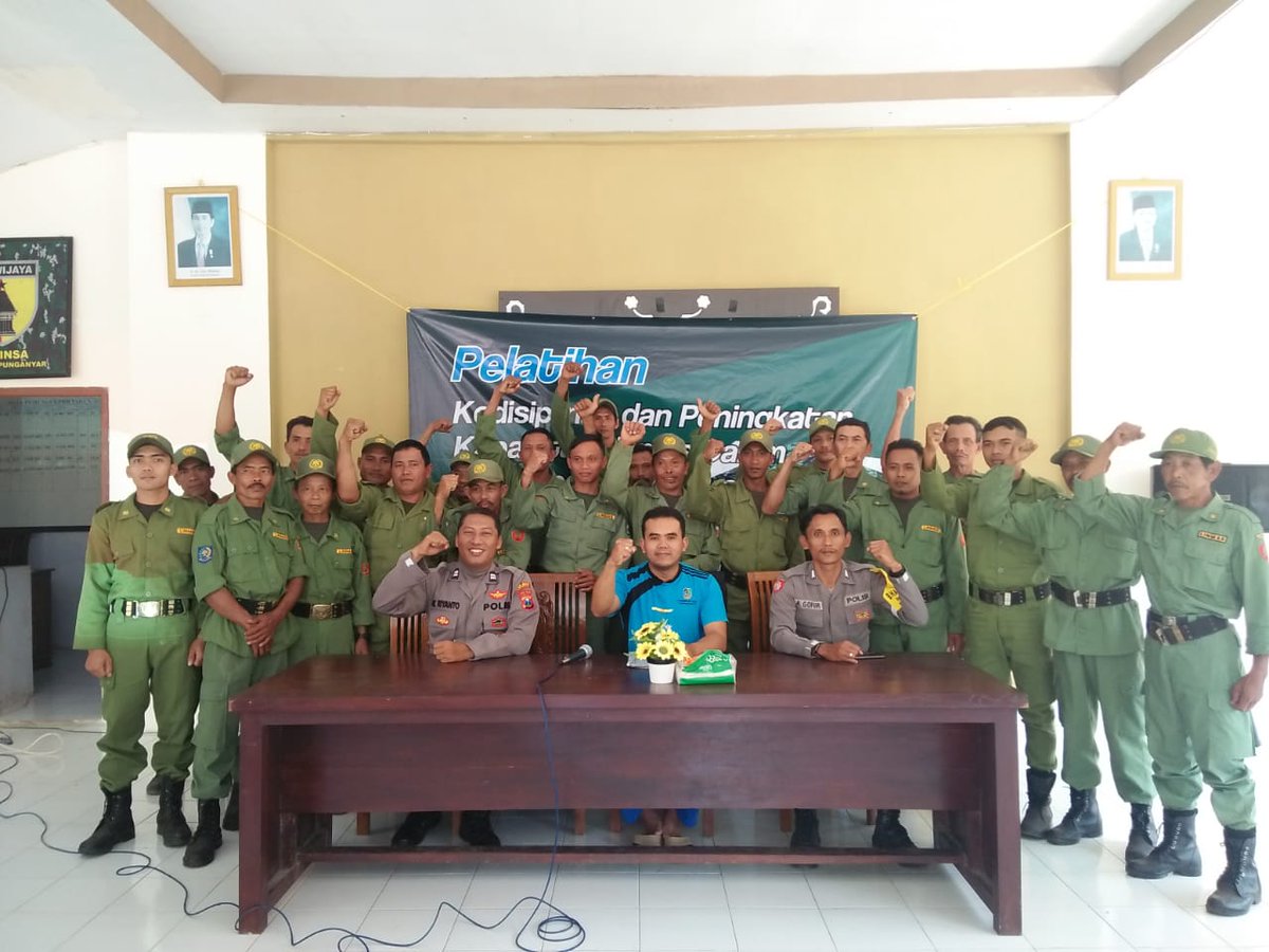 Kpanyar_Smart's tweet photo. Pelatihan Kedisiplinan dan Peningkatan Kapasitas Linmas Dalam Kehidupan Bermasyarakat. Desa Kampunganyar 18 - 19 Oktober 2019
@aazwarnas 
@banyuwangi_kab 
@PolsekGlagah 
@kantor_glagah https://t.co/kGTzIMGMtq