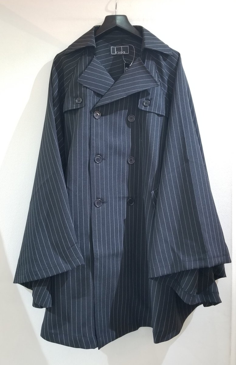laforetMINTNeKO's tweet photo. 【再入荷】
kiida、KUNIKUNI、MINTNeKO MODEが入荷しました。
トレンチコートの様なポンチョ、ストールを巻いた様なデザインでも着れる羽織、複数の生地で切り替えたドッキングカットソー。
黒で大人のお洒落な雰囲気のアイテム揃いです。
#kiida
#KUNIKUNI
#MINTNeKO https://t.co/8oeO3wBfVP