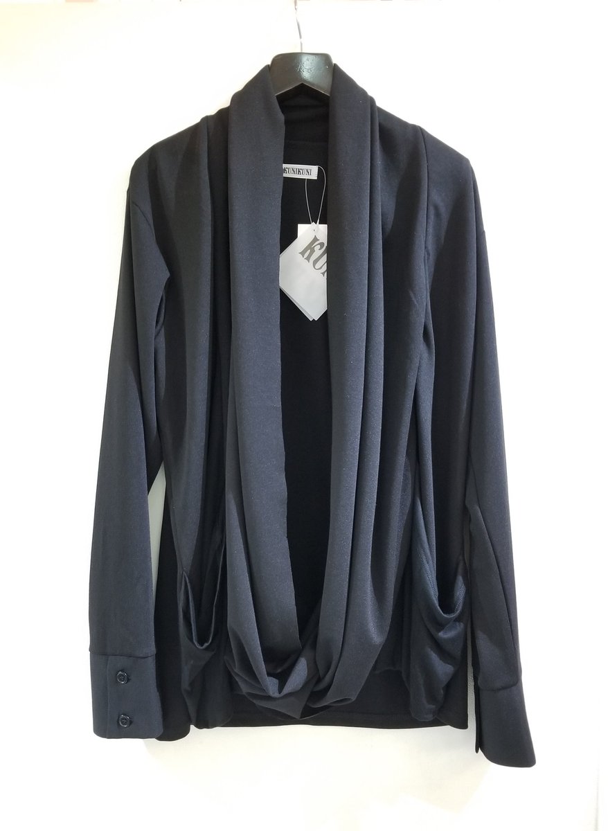 laforetMINTNeKO's tweet photo. 【再入荷】
kiida、KUNIKUNI、MINTNeKO MODEが入荷しました。
トレンチコートの様なポンチョ、ストールを巻いた様なデザインでも着れる羽織、複数の生地で切り替えたドッキングカットソー。
黒で大人のお洒落な雰囲気のアイテム揃いです。
#kiida
#KUNIKUNI
#MINTNeKO https://t.co/8oeO3wBfVP
