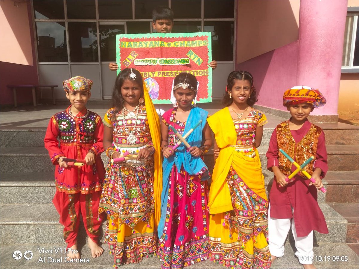 NarayanaEdu's tweet photo. #Narayana #echamps #children at Bangalore RTN campus proved their innovative talents in the Creative club students participated in Diya painting and #Dandiya sticks making. #thenarayanagroup https://t.co/PNvsRyhwZB