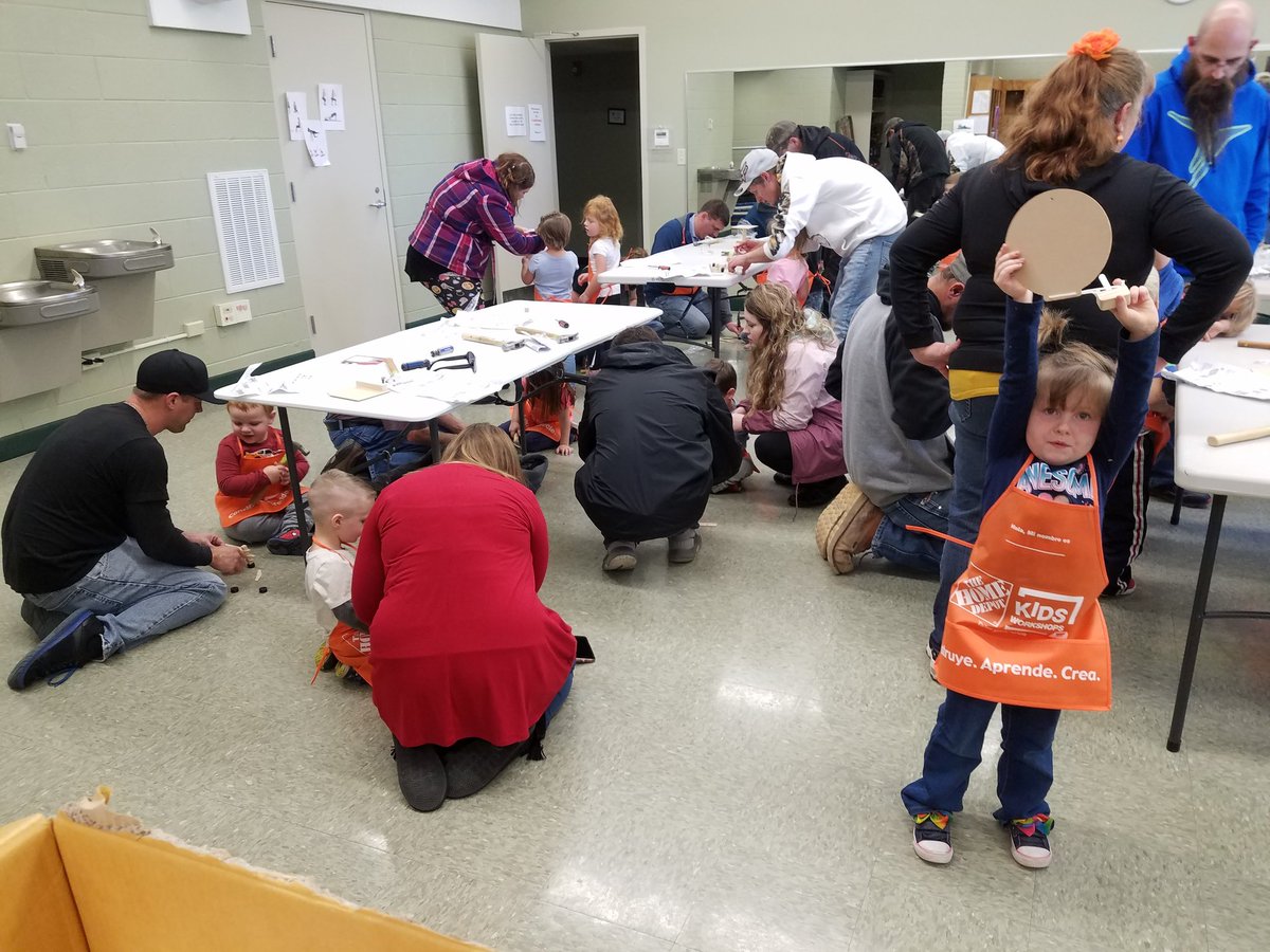 DetzlerSteve's tweet photo. ANOTHER HOME DEPOT 2747 KIDS WORKSHOP 2 CLASSES AND 60 HAPPY KIDS https://t.co/aBNXYKIjIn